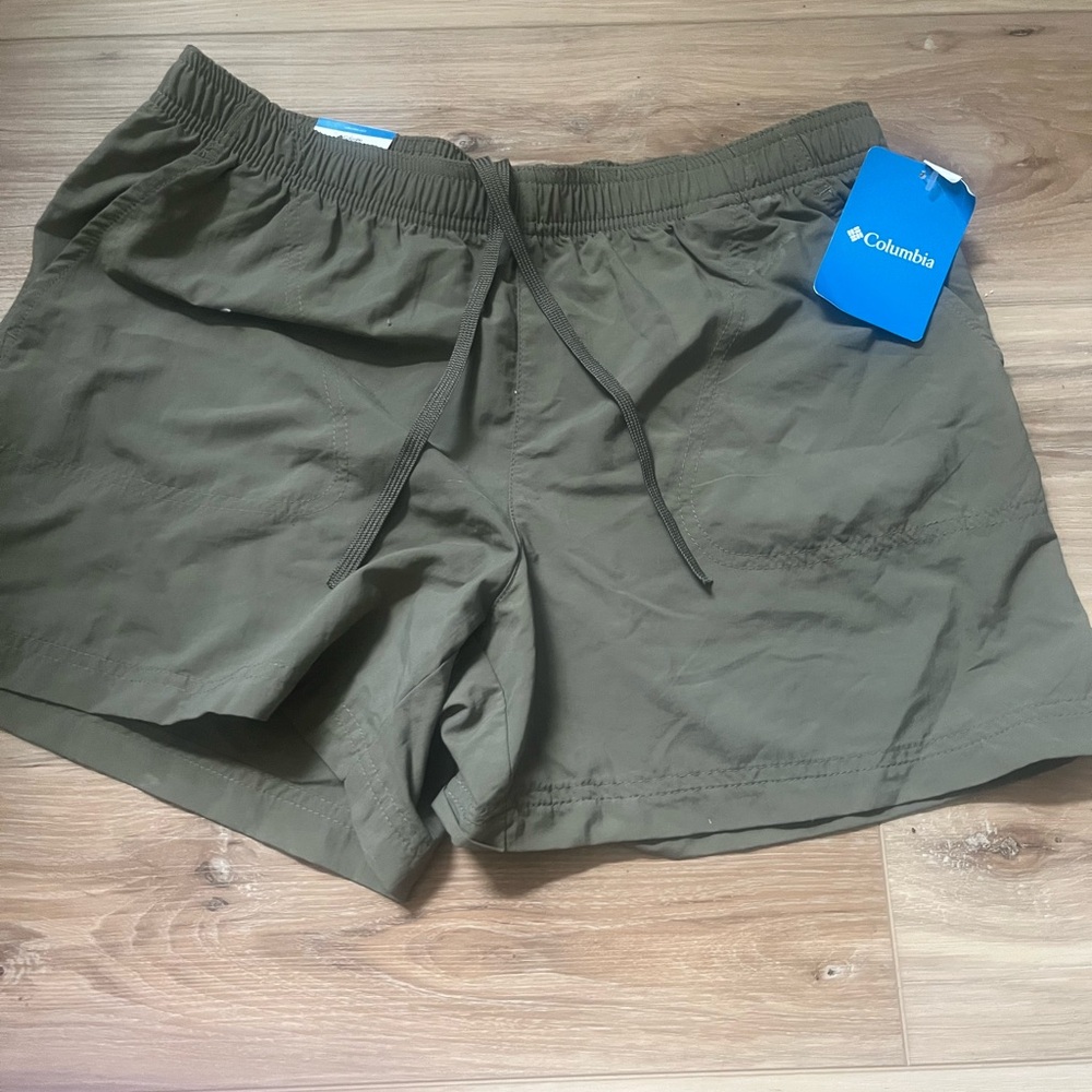 Columbia Forest Green Casual Shorts